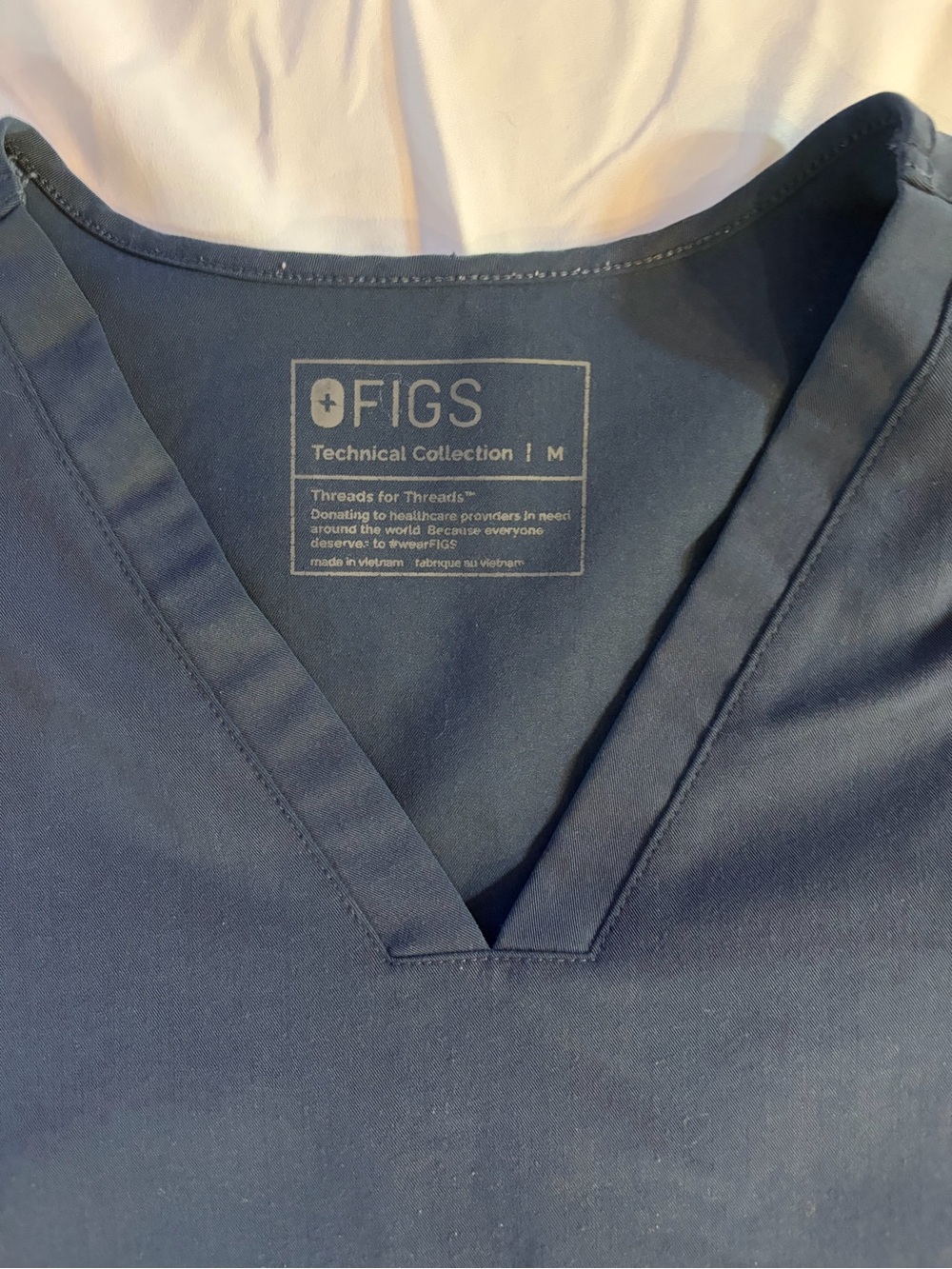 Figs Short Sleeve V-Neck Shirt in grey blue M